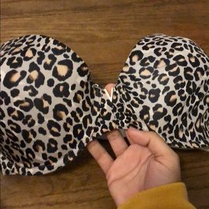 Strapless anti-slip gel cheetah print bra
